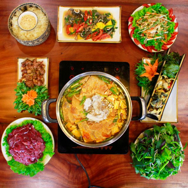 đồ ăn tại nhà hàng trâu vàng